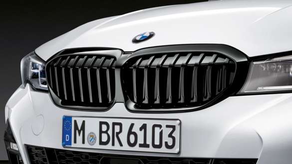 BMW Série 3 Sedan (G20), grade curva M Performance da BMW, em preto brilhante BMW Série 3 Sedan (G20), grade curva M Performance da BMW, em preto brilhante