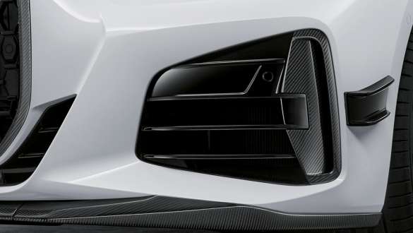 Aletas M Performance na tonalidade preto brilhante, lados direito e esquerdo, BMW Série 4 Coupé, G22, 2020 Close-up das aletas M Performance na tonalidade preto brilhante, lados direito e esquerdo, BMW Série 4 Coupé, G22, 2020