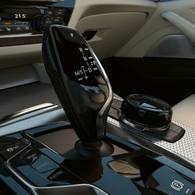 Elementos de controlo, BMW Série 5 Sedã, G30 Elementos de controlo em preto brilhante, BMW Série 5 Sedã, G30, atualização, 2020, interior