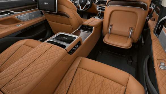 Executive Lounge do Executive Lounge O Executive Lounge do BMW Série 7 Sedan: uma área de estar na traseira do veículo, no maior nível de conforto