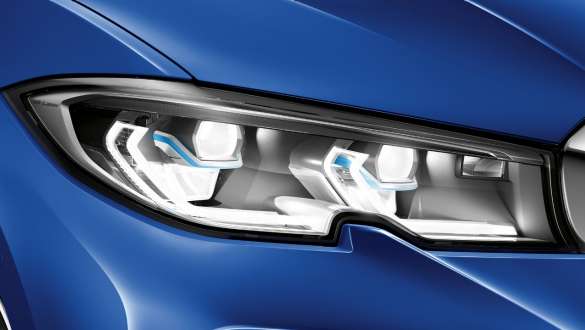 BMW Série 3 Sedã, BMW Laserlight. Vista lateral em primeiro plano do farol frontal esquerdo com BMW Laserlight.