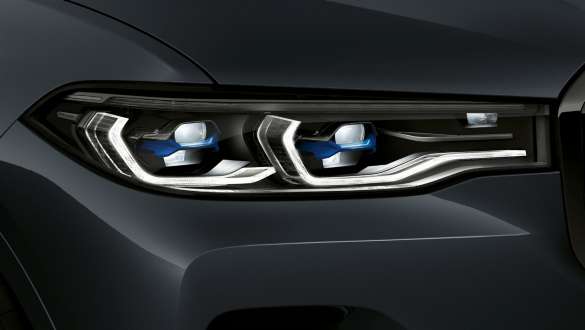 Detalhes dos faróis do BMW X7 com tecnologia Laserlight Detalhes dos faróis do BMW X7 com tecnologia Laserlight