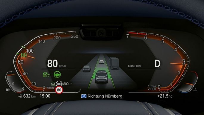 Assistente de Direção Plus e Assistente de Estacionamento Plus Assistente de Direção Plus e Assistente de Estacionamento Plus: foto em closeup do painel de instrumentos
