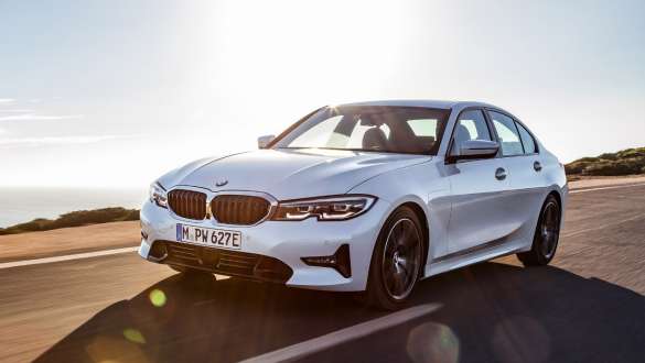 O BMW Touring em movimento, vista frontal O BMW Touring em movimento, vista frontal 3/4