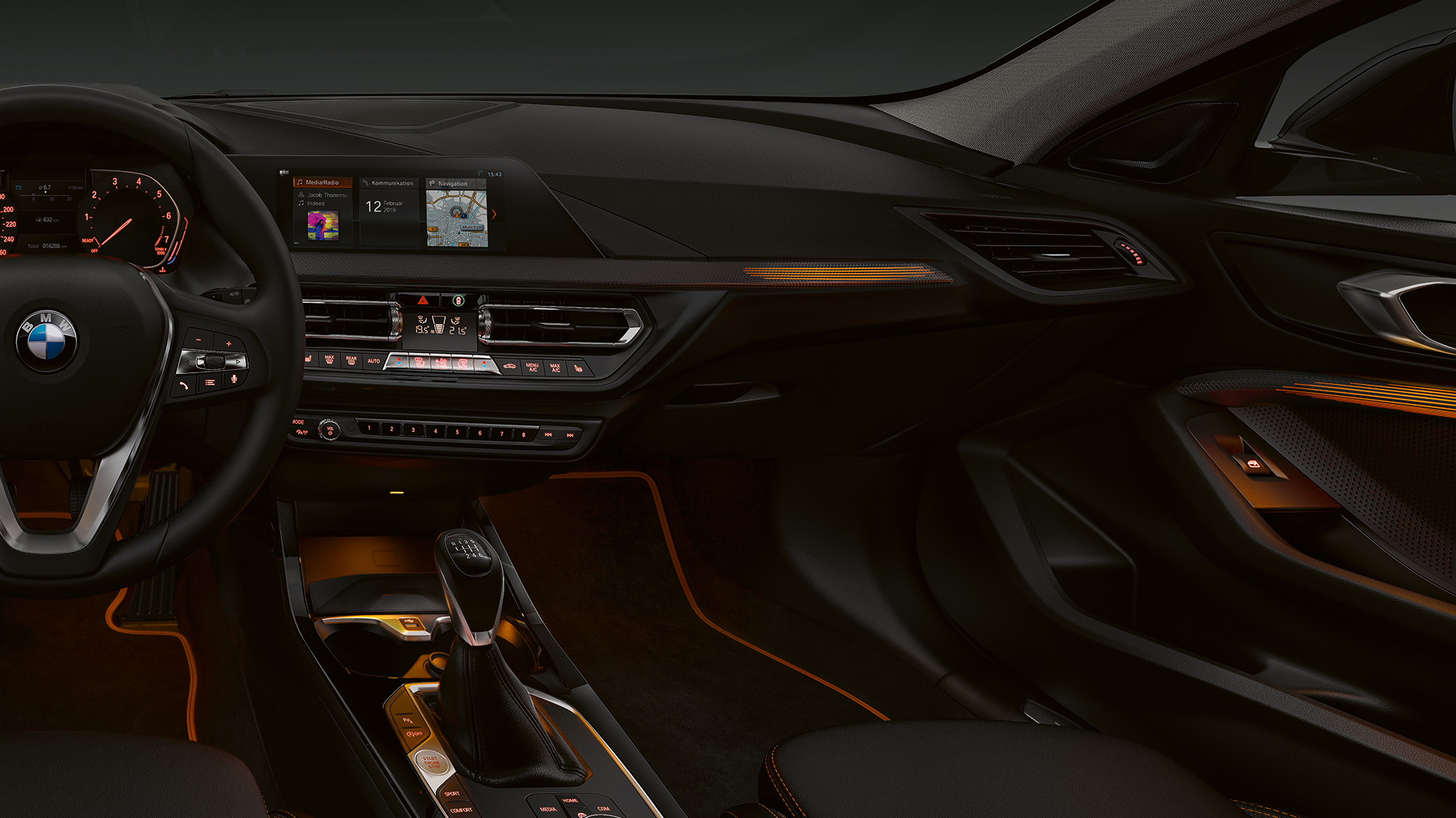 Linhas 'Illuminated Berlin'de acabamento no interior. BMW Série 1, Modelo Sport Line, linhas 'Illuminated Berlin'de acabamento no interior.
