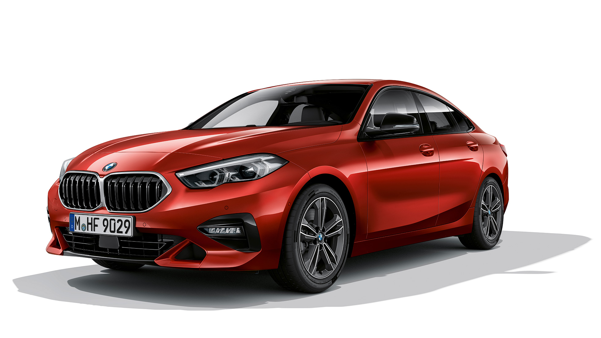Grade do BMW BMW Série 2 Gran Coupé Modelo Sport Line Grade do BMW com armação da grade em cromo BMW Série 2 Gran CoupéModelo “Sport Line” em Vermelho MelbourneF44 visão lateral de três quartos