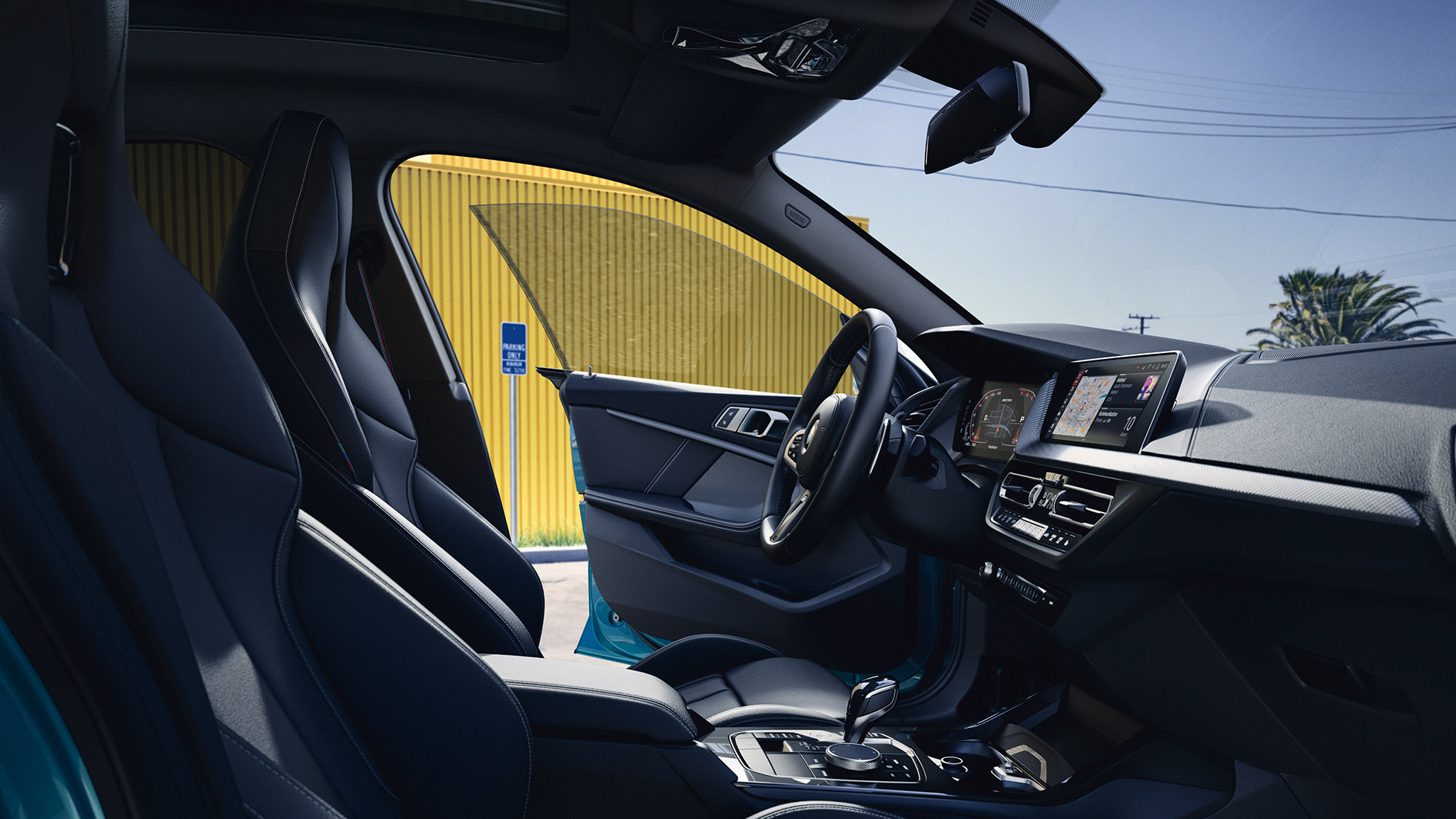 Cabine orientada para o condutor do BMW Série 2 Gran Coupé Cabine orientada para o condutor no interior do BMW Série 2 Gran Coupé F44 2020