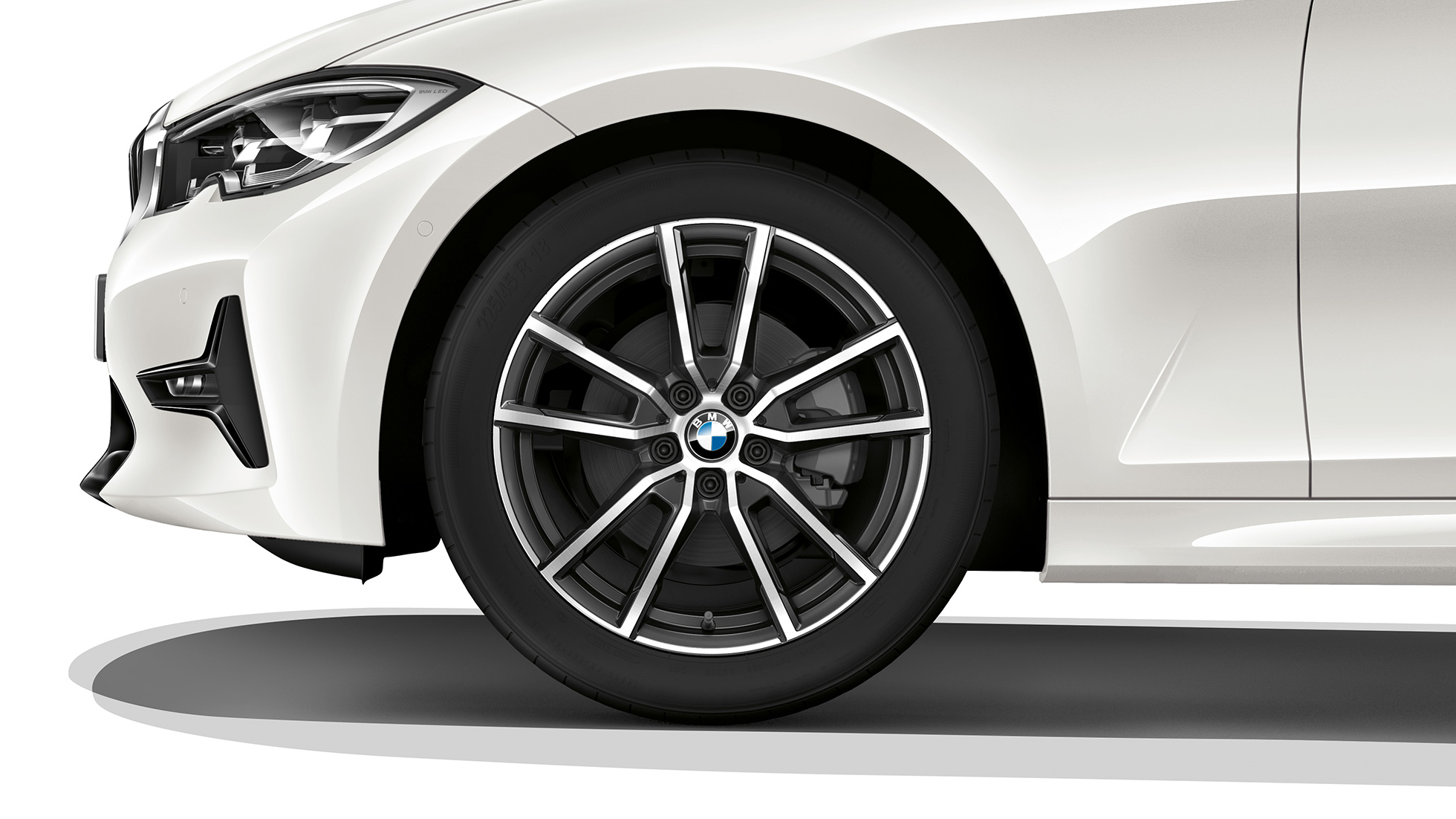 BMW Série 3 Sedã GP. Vista em primeiro plano da roda de liga leve do BMW Série 3 Sedã