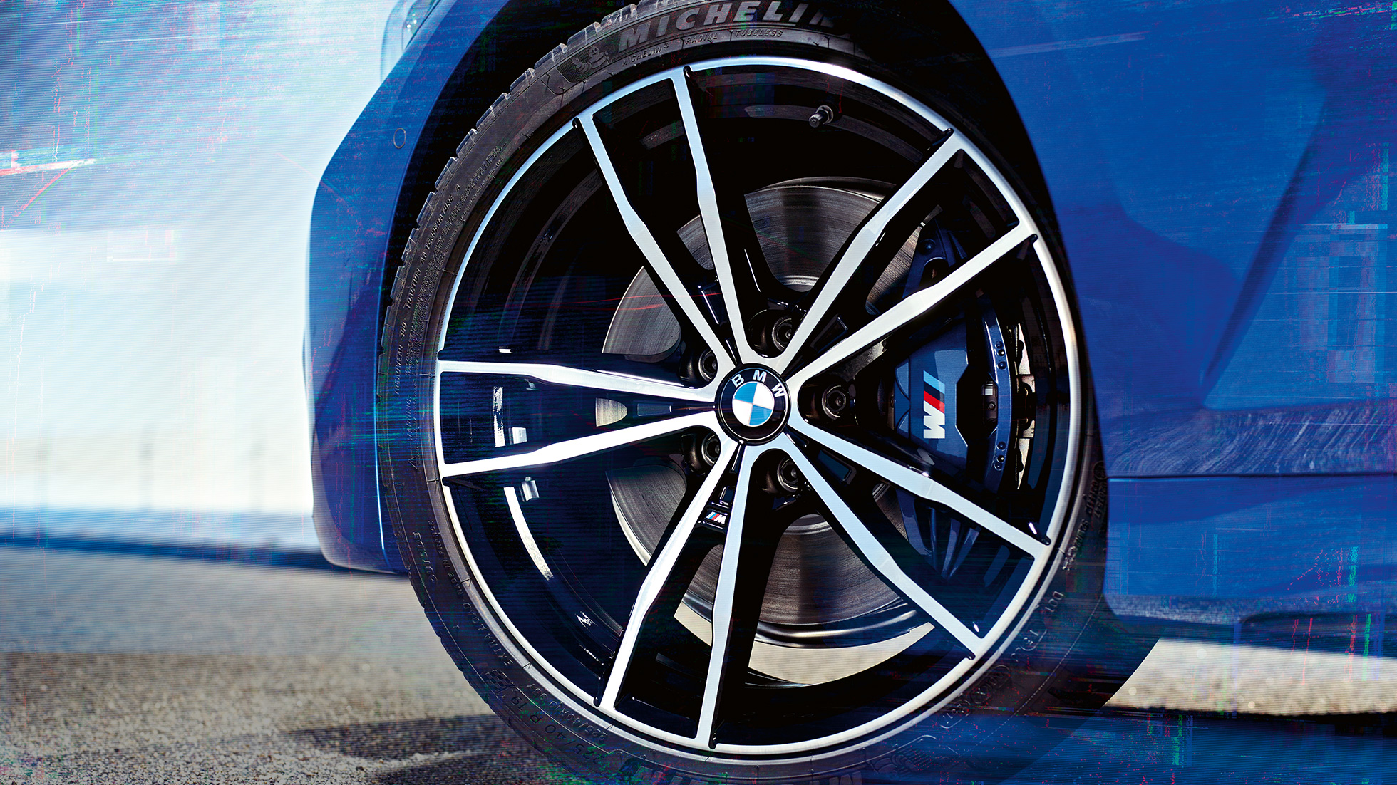 BMW Série 3 Sedã, rodas de liga leve. Vista em primeiro plano das rodas de liga leve do BMW Série 3 Sedã.