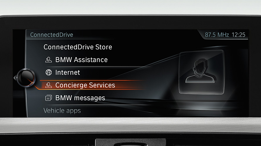 Tela do sistema Connected Drive do BMW Série 4 Cabrio, mostrando o serviço exclusivo de Concierge. Tela do sistema Connected Drive do BMW Série 4 Cabrio, mostrando o serviço exclusivo de Concierge.