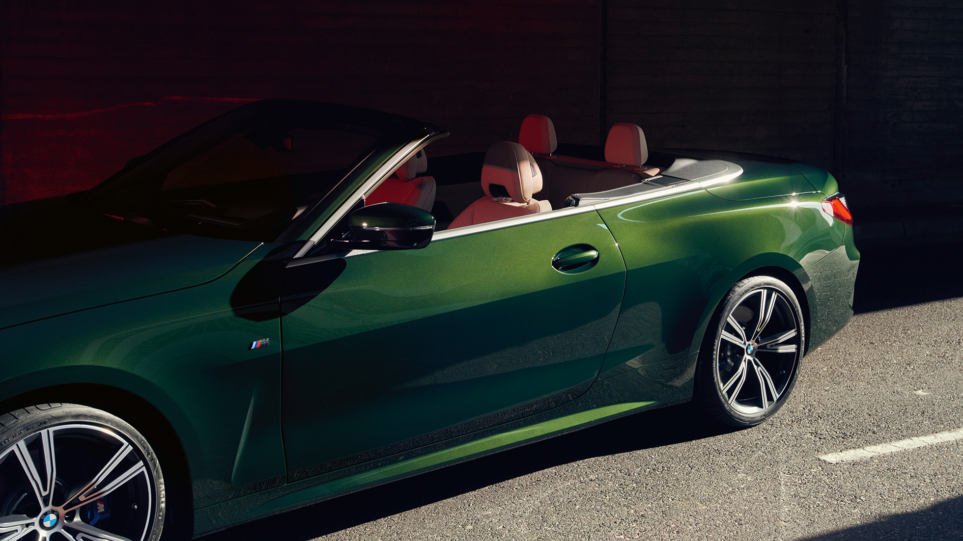 BMW Série 4 Cabrio no asfalto. BMW Série 4 Cabrio no asfalto.