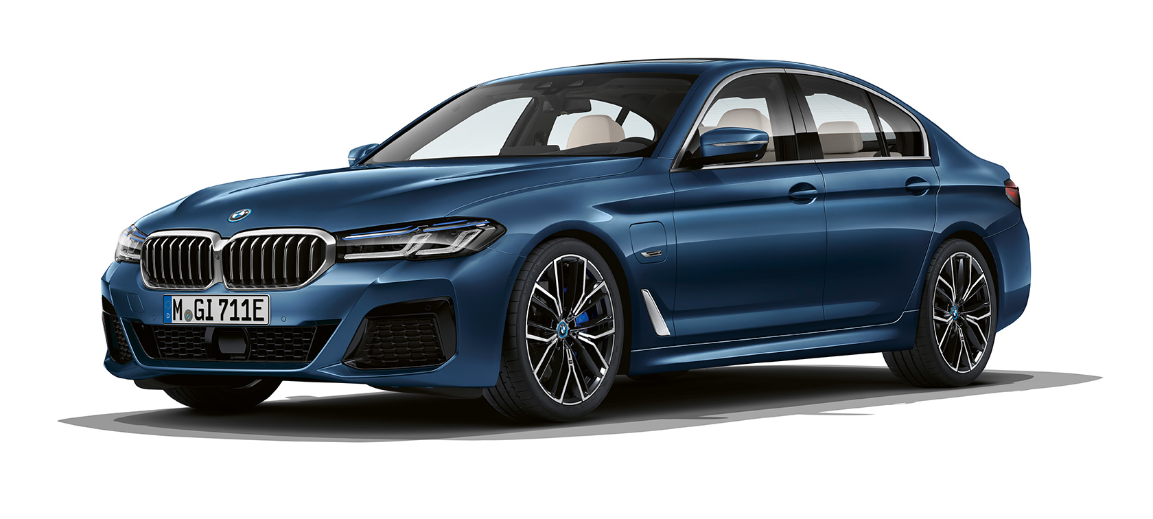 BMW Série 5 Sedã, G30, parado BMW Série 5 Sedã, G30, atualização, 2020, parado, vista frontal a três quartos