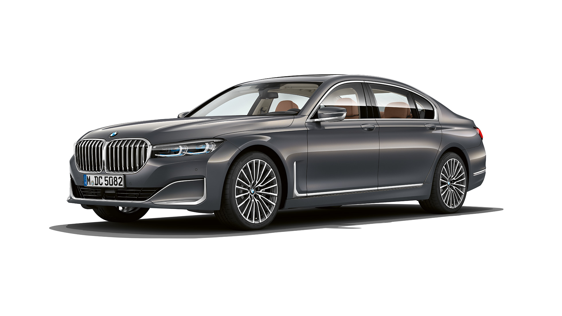 O BMW Série 7 Sedan com Pura Excelência em seu Design Exterior numa vista frontal a 45 graus O BMW Série 7 Sedan na cor cinza com Pura Excelência em seu Design Exterior numa vista frontal a 45 graus