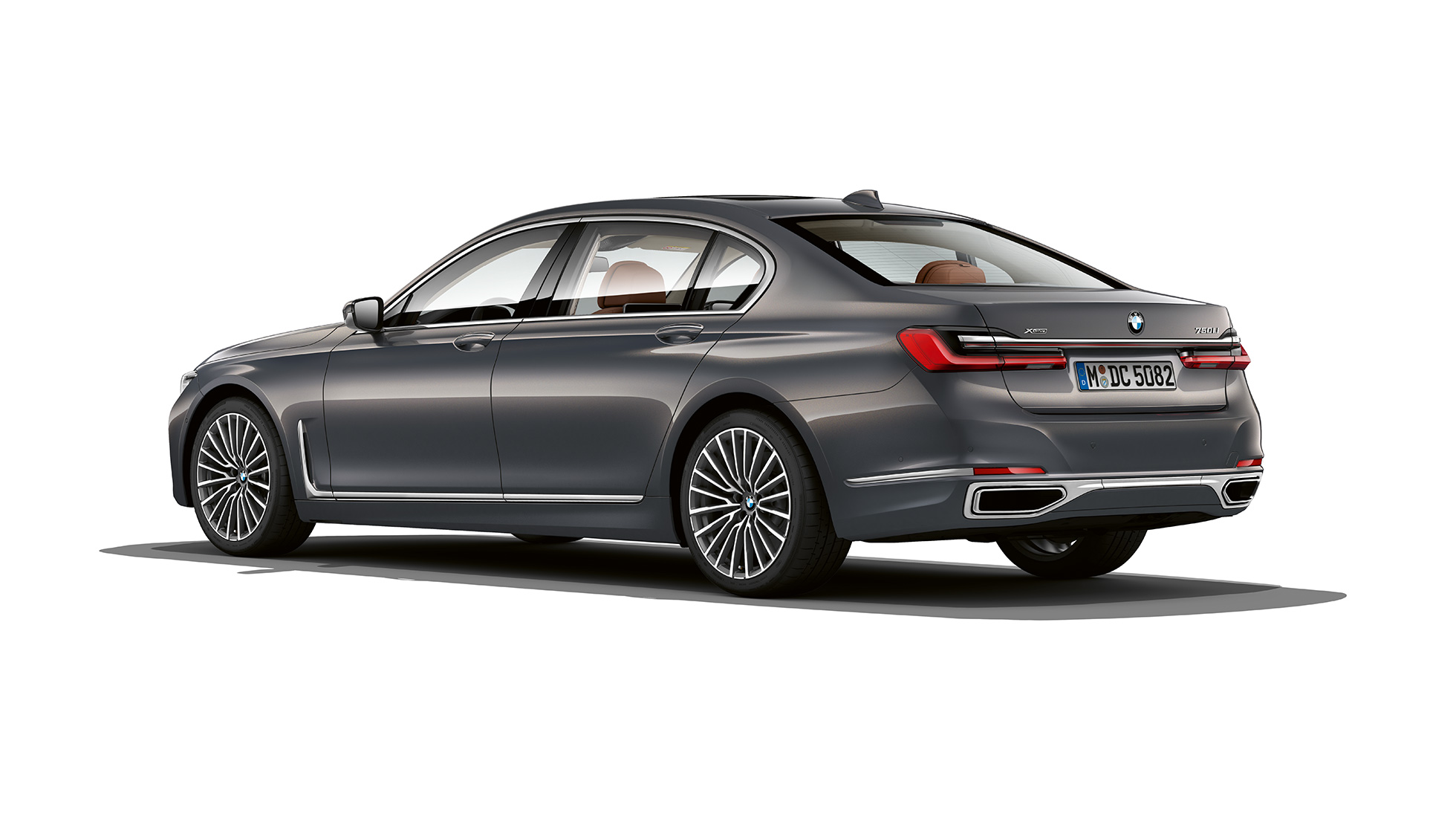 O BMW Série 7 Sedan com Pura Excelência em seu Design Exterior numa vista traseira a 45 graus O BMW Série 7 Sedan na cor cinza com Pura Excelência em seu Design Exterior numa vista traseira a 45 graus