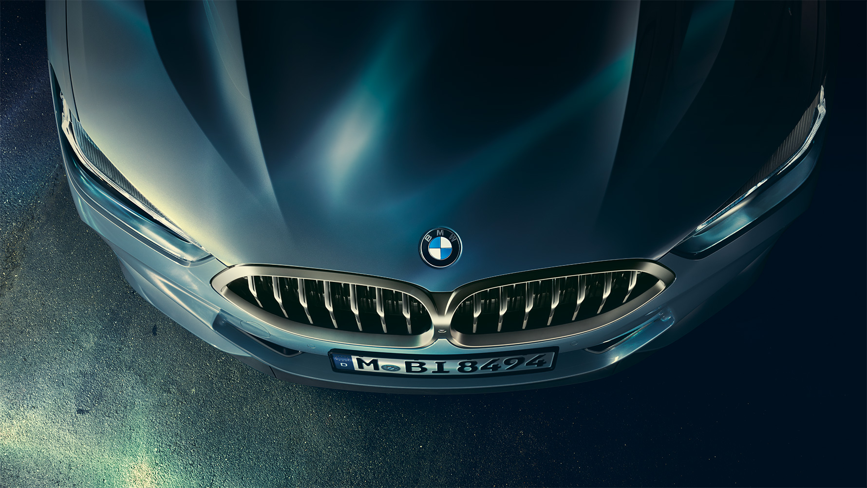 Capô do motor do BMW Série 8 Coupé Closeup do capô do motor do BMW Série 8 Coupé, vista aérea.