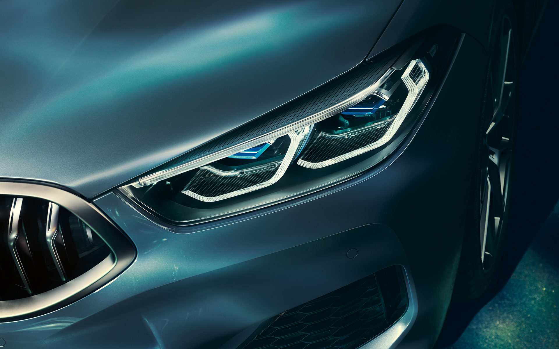 BMW Série 8 Coupé, farol a laser Foto em closeup dos faróis a laser do BMW Série 8 Coupé.
