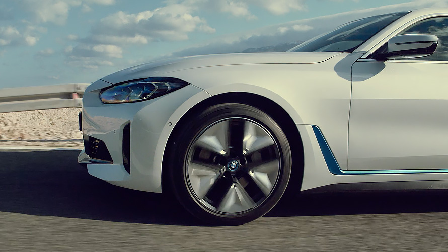 Vídeo sobre a dinâmica ao dirigir e a aceleração do BMW i4 M50 G26 2021, totalmente elétrico Vídeo sobre a dinâmica ao dirigir e a aceleração do BMW i4 M50 G26 2021, totalmente elétrico