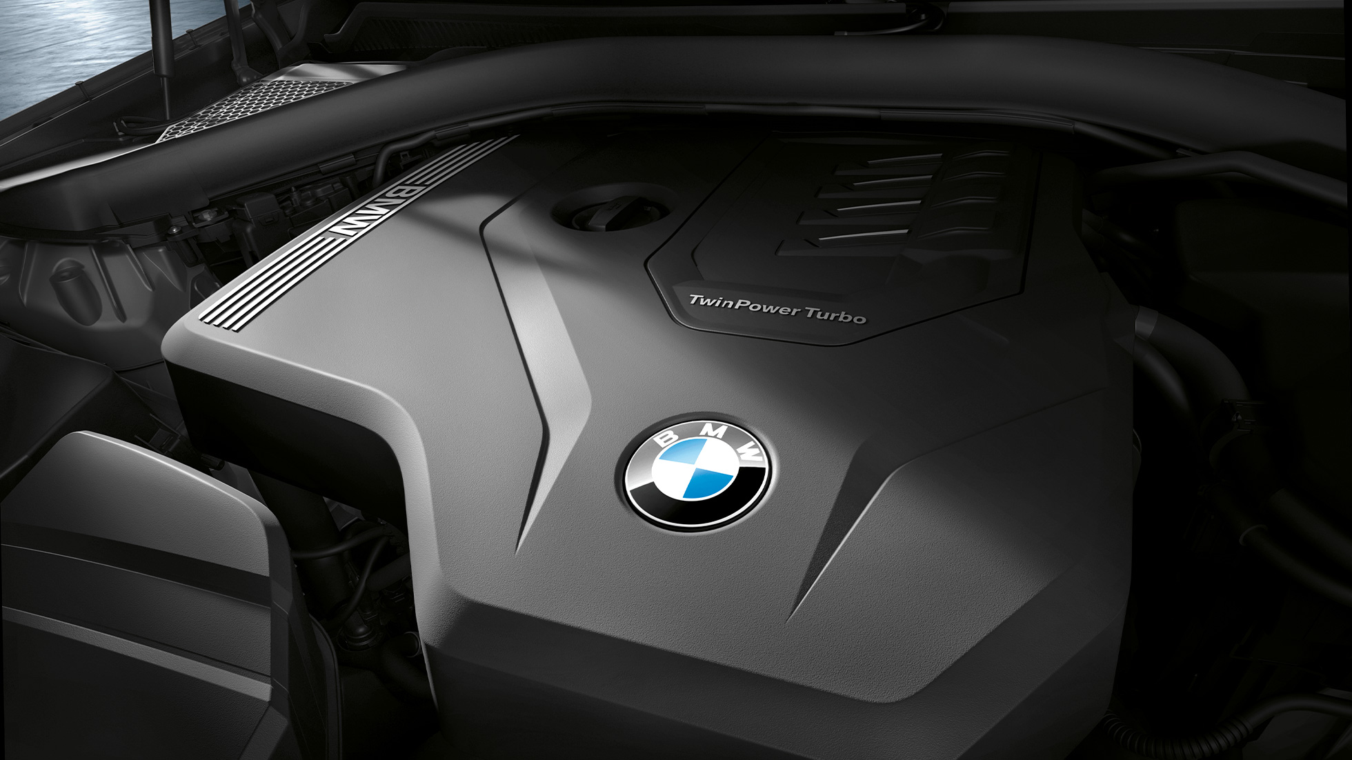 Motor do BMW M340i xDrive Sedan Visão ampliada do motor do BMW M340i xDrive Sedan G20 Preto safira metálico