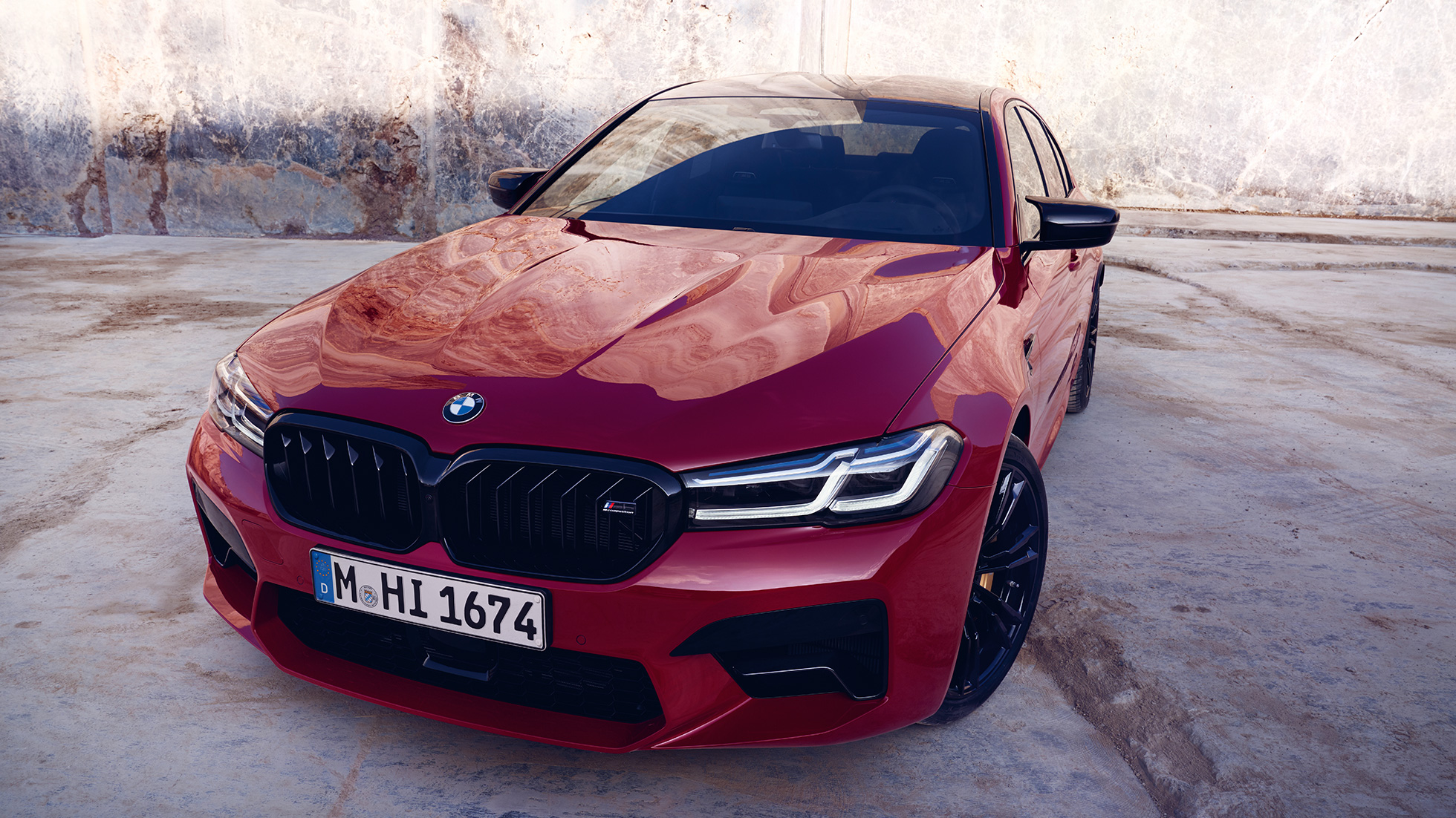 Design M, BMW M5 Competition, F90 LCI, atualização, 2020, vista frontal a três quartos Design M, BMW M5 Competition, F90 LCI, atualização, 2020, cor exterior vermelho Imola BMW Individual, vista frontal a três quartos