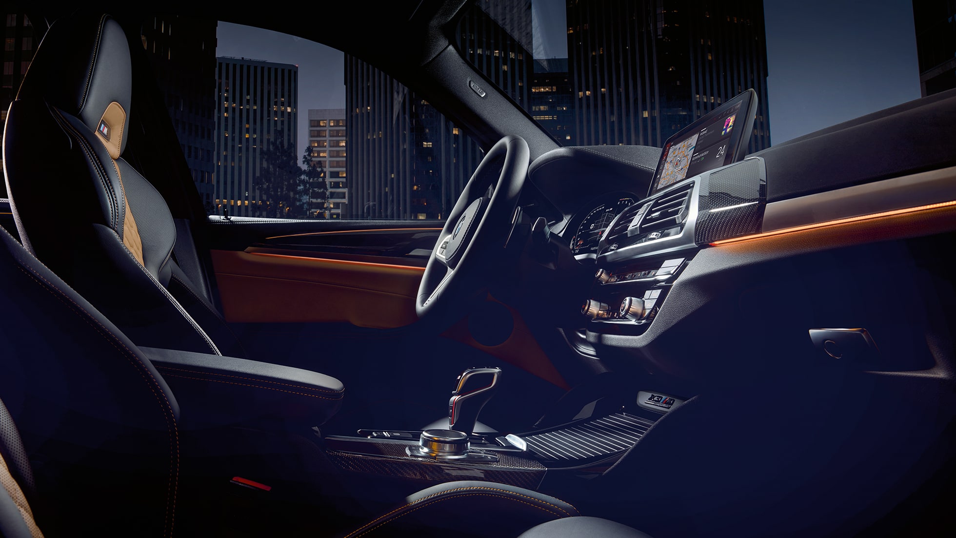 BMW X3 M Competition, exclusivo cockpit. BMW X3 M Competition, interior, exclusivo cockpit com bancos e volante M Sport