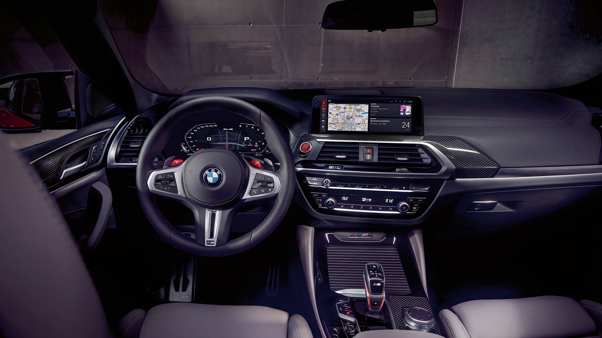 BMW X4 M Competition, cabine exclusiva. BMW X4 M Competition, interior, cabine exclusiva com bancos M Sport e volante de couro série M.