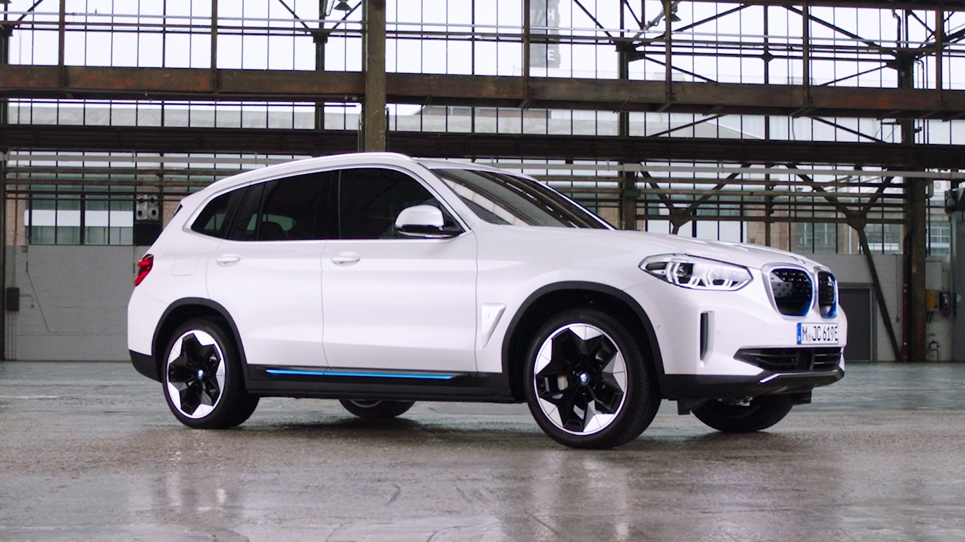 BMW iX3, G08, ligação em rede, vídeo BMW iX3, G08, 2020, cor exterior branco Mineral metalizada, ligação em rede, vídeo
