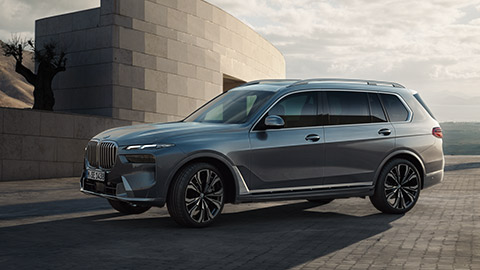BMW X7 G07 da Série BMW X, vista frontal 3/4, parado 