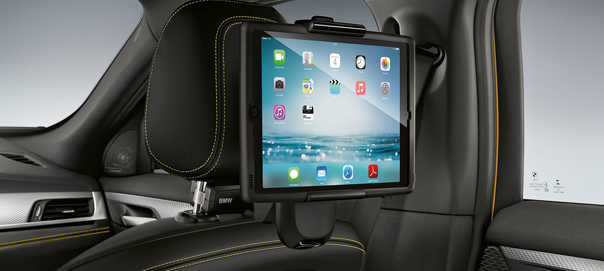 Tablet acoplado ao encosto de banco dianteiro do BMW X2 Tablet acoplado ao encosto de banco dianteiro do BMW X2
