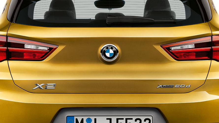 Traseira do BMW X2 2020 cor amarelo Traseira do BMW X2 2020 cor amarelo