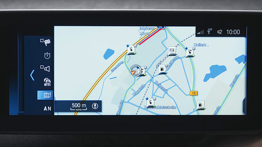 Sistema de navegação do BMW híbrido recarregável Vista em close-up do sistema de navegação do BMW X5 G05 híbrido recarregável