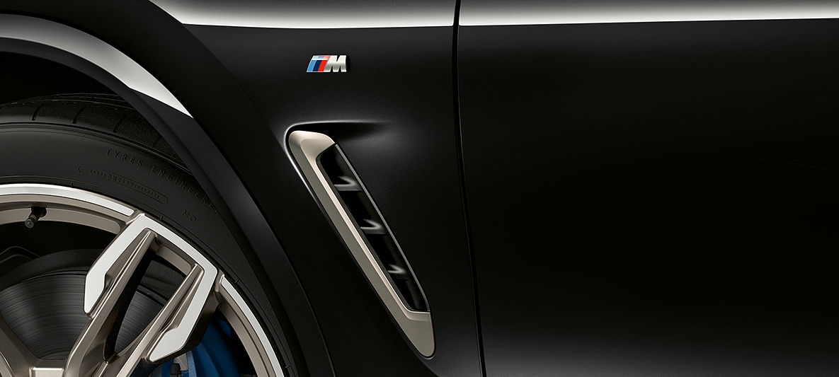 Detalhe dos frisos de entrada de ar lateral do BMW X4 M40i 2020 M Performance Detalhe dos frisos de entrada de ar lateral do BMW X4 M40i 2020 M Performance