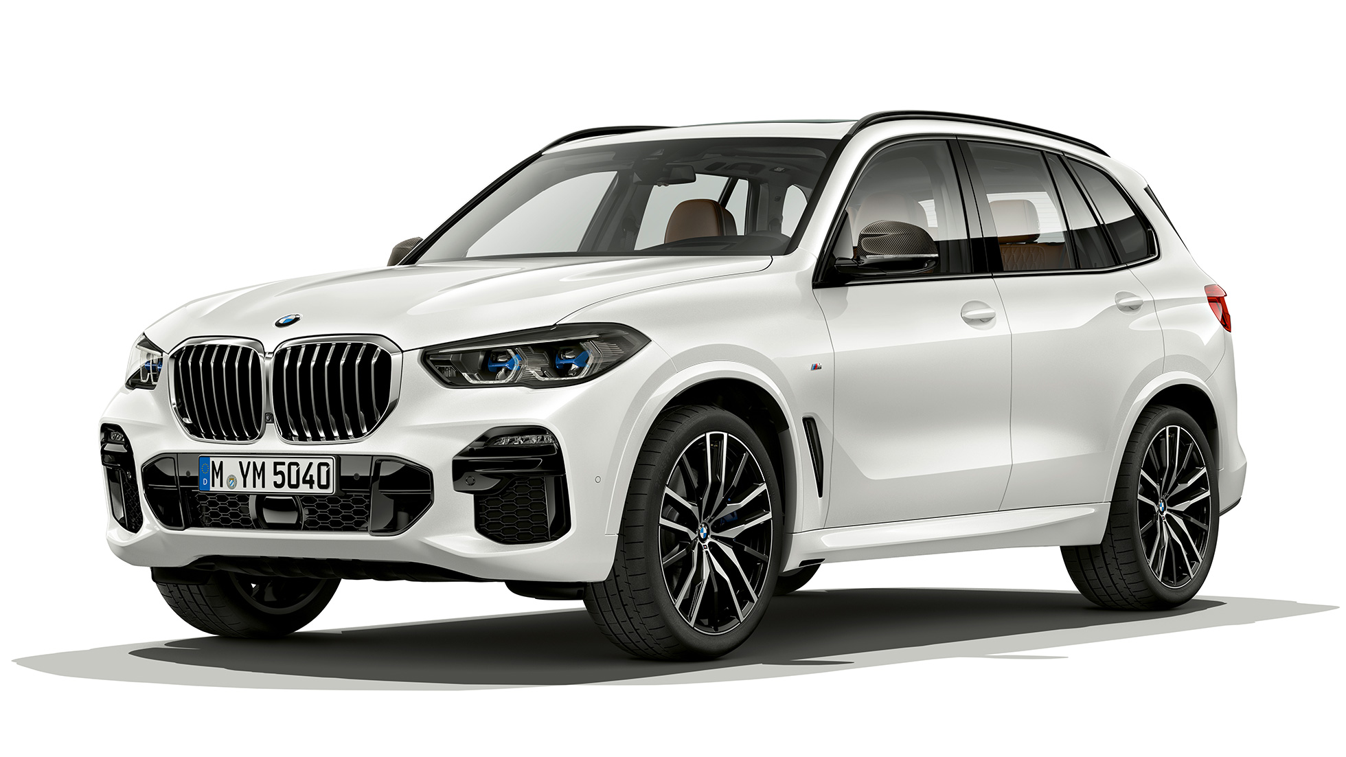 Modelo M Sport BMW X5 xDrive40i, visão frontal de três quartos Modelo M Sport BMW X5 xDrive40i G05 2018 em branco mineral metálico, visão frontal de três quartos