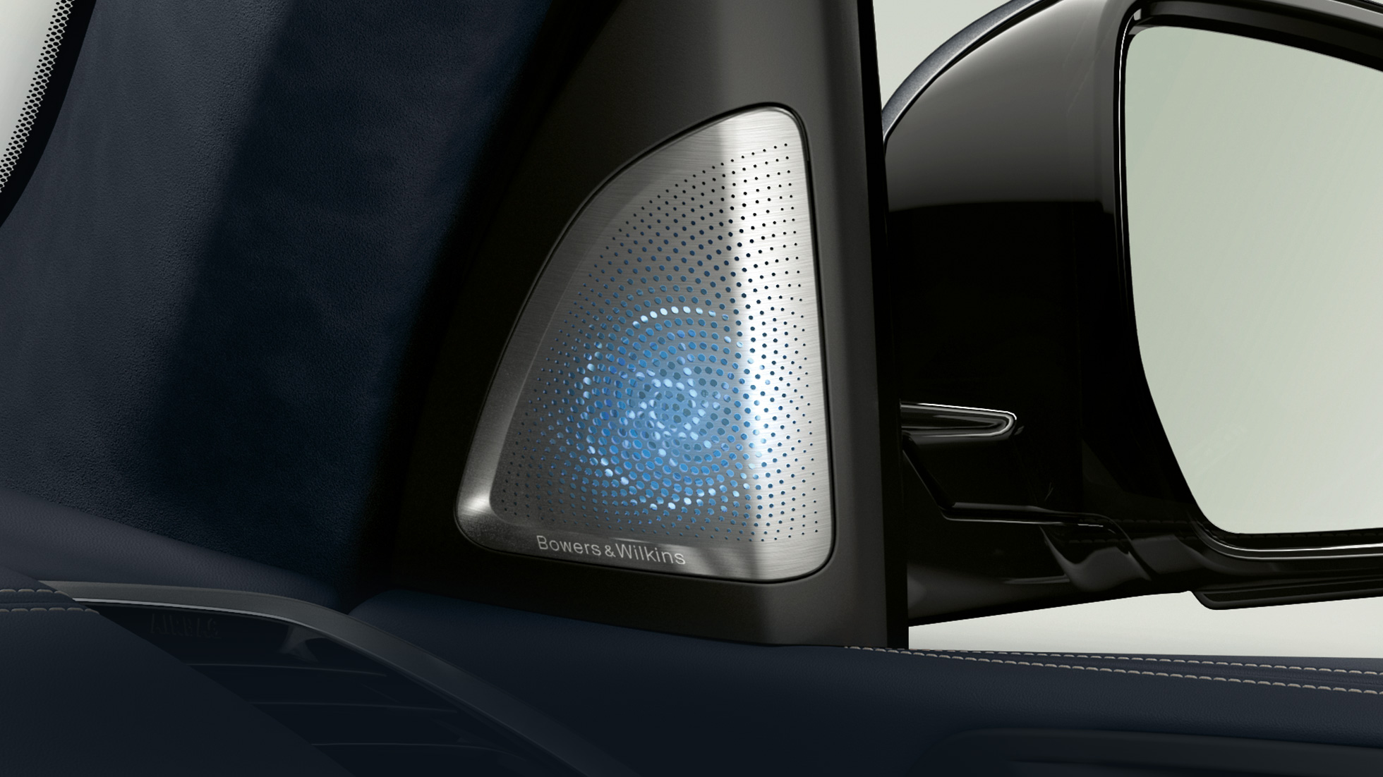 Sistema de Som Bowers & Wilkins Diamond Surround Bowers & Wilkins: foto em closeup de um alto-falante surround de diamante