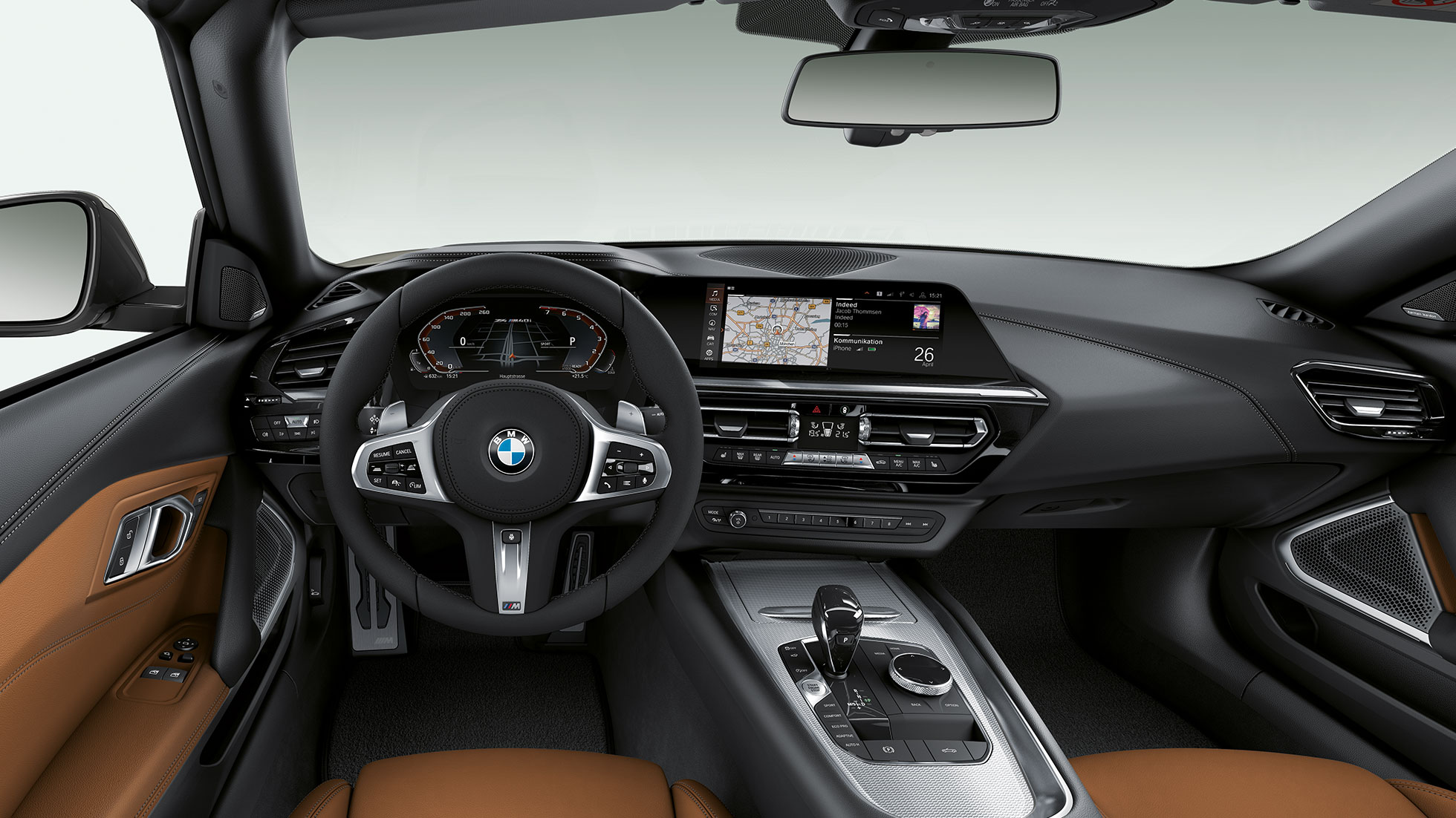 BMW Z4 Roadster M40i BMW Z4 Roadster M40i, volante de direção e assento do motorista