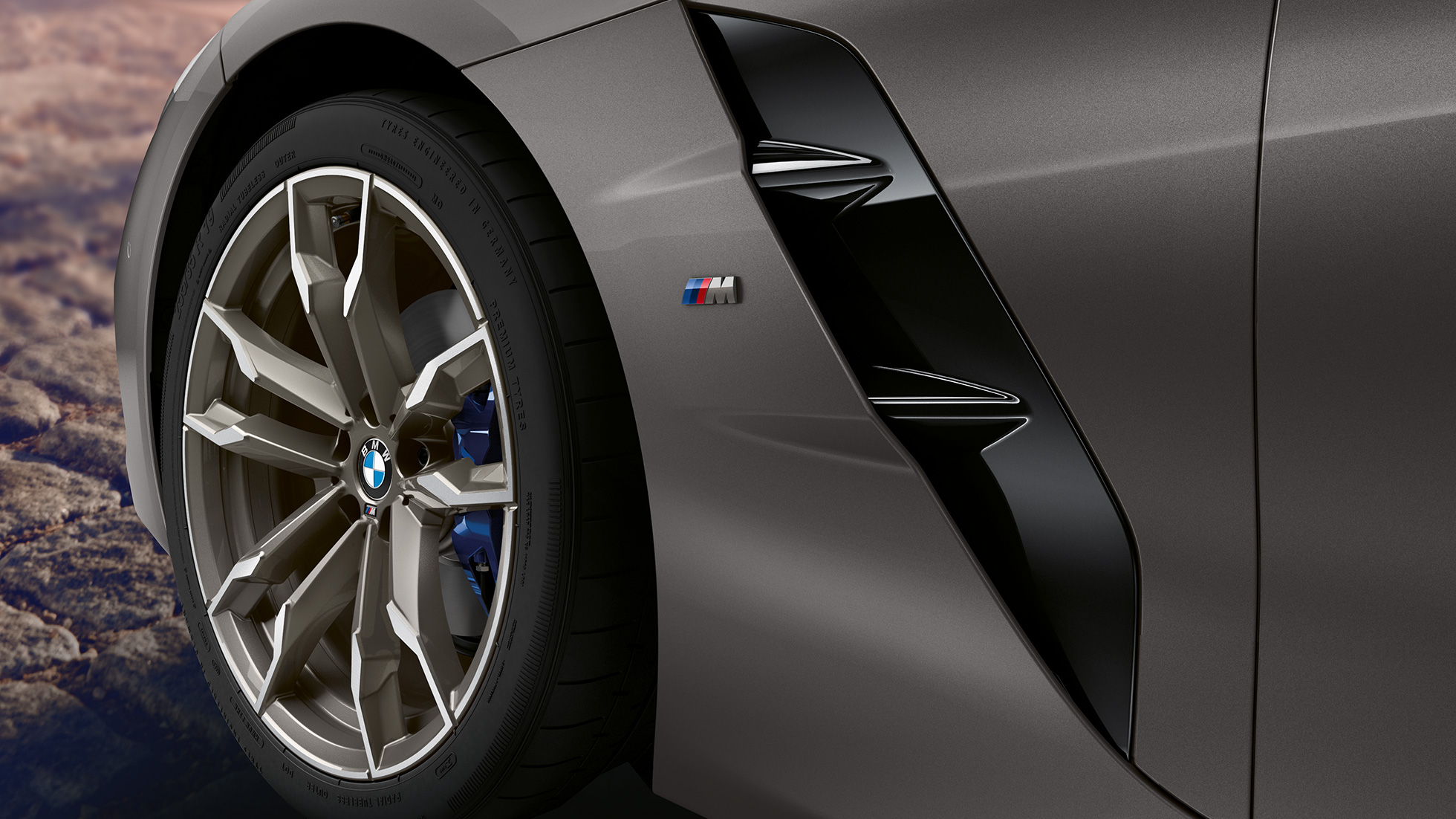 Roda dianteira do BMW Z4 Roadster Roda dianteira de um BMW Z4 Roadster cinza