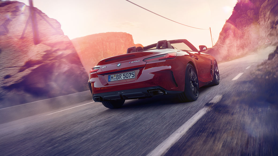 Traseira do BMW Z4 Roadster Vista traseira do BMW Z4 em movimento
