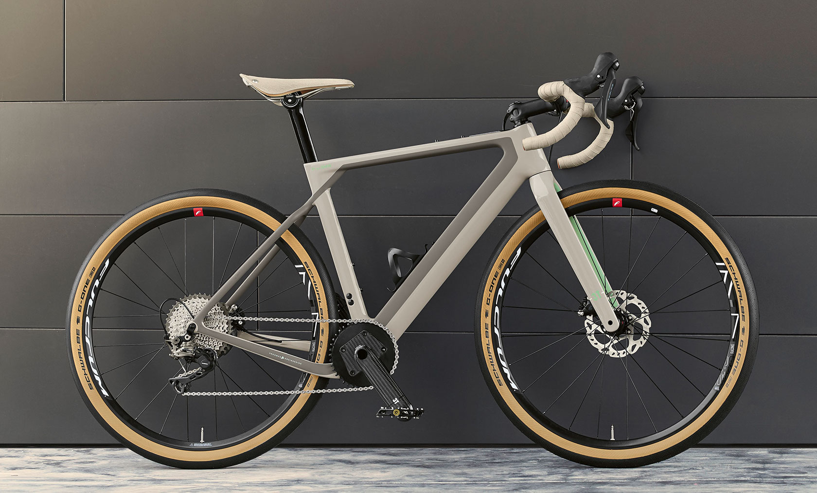 BMW Gravelbike, Modelo 3T. A foto mostra a dianteira da BMW Gravelbike modelo 3T.