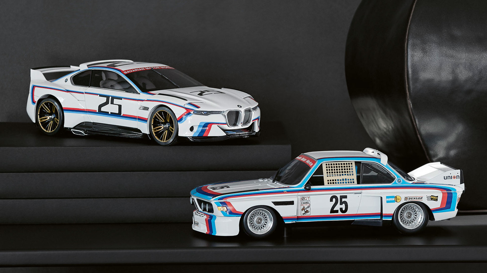 Miniaturas BMW. A foto mostra duas miniaturas BMW.