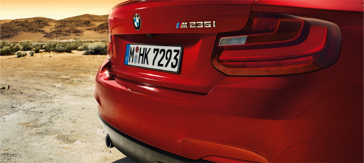 Traseira de M235i vermelho Traseira de M235i vermelho
