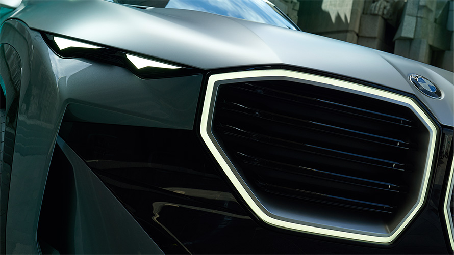 BMW Concept XM (G09), visão frontal, parado, close-up da grade curva