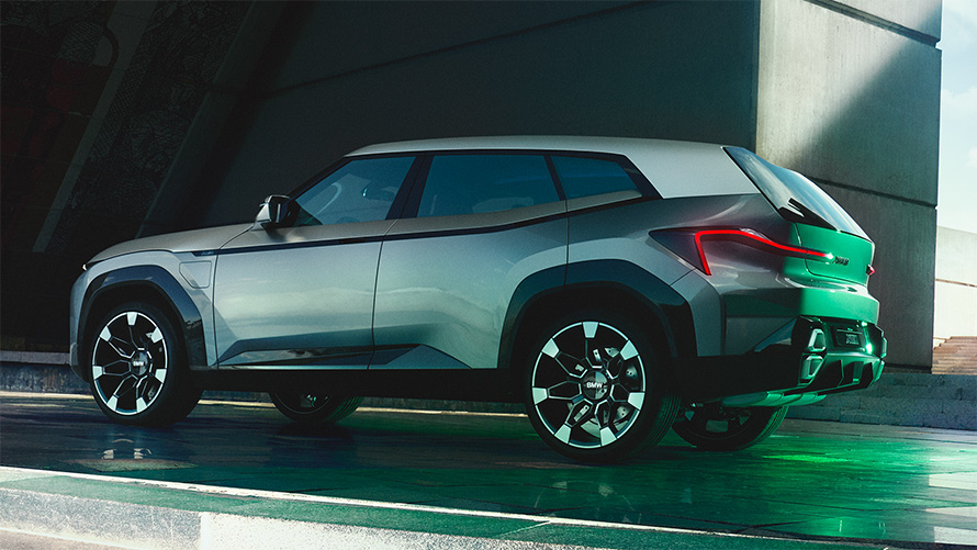 BMW Concept XM (G09), visão lateral 3/4, parado