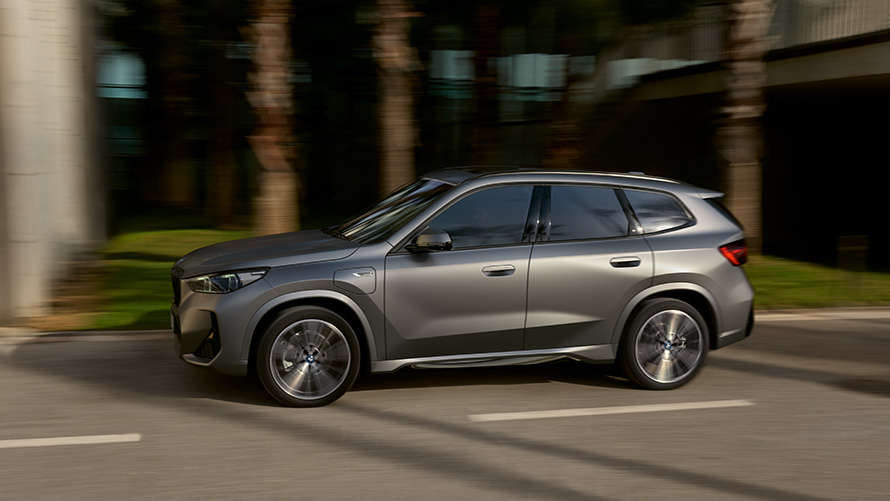 BMW Série 2 Active Tourer, veículo Plug-in-Hybrid 2021 U06, visão frontal 3/4, dirigindo BMW Série 2 Active Tourer, veículo Plug-in-Hybrid 2021 U06, visão frontal 3/4, dirigindo
