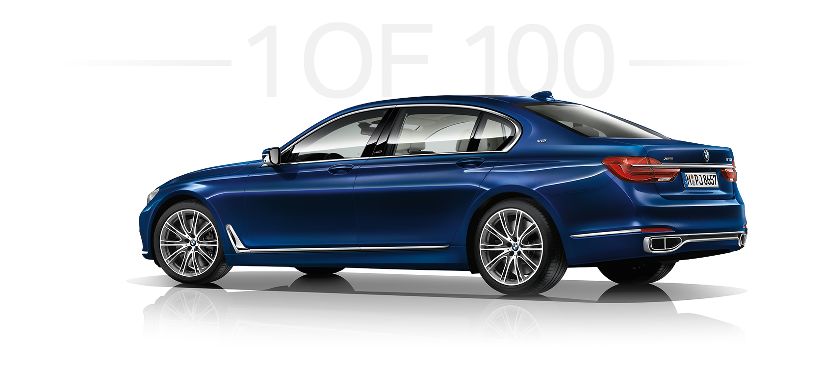 BMW Série 7 edição limitada The Next 100 Years cor azul, visão traseira de três quartos BMW Série 7 edição limitada The Next 100 Years cor azul, visão traseira de três quartos