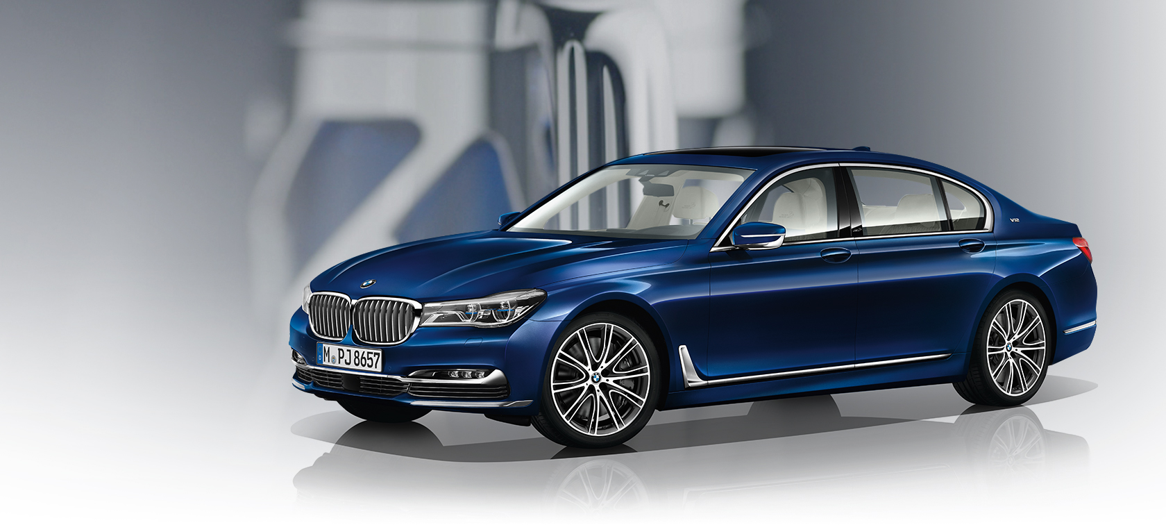 BMW Série 7 edição limitada The Next 100 Years cor azul, visão frontal de três quartos BMW Série 7 edição limitada The Next 100 Years cor azul, visão frontal de três quartos