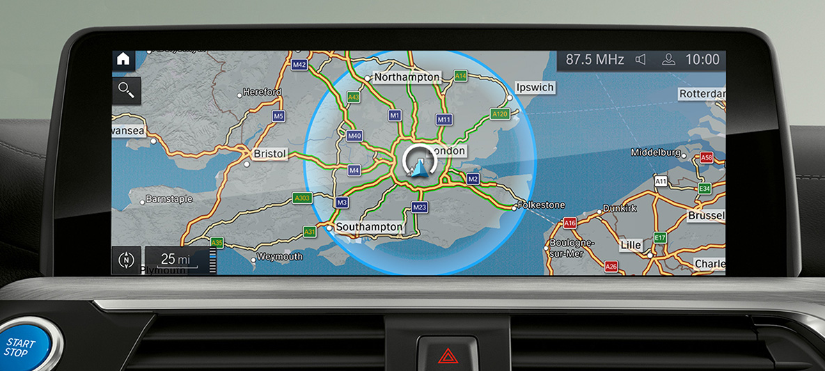 Connected Charging do BMW Maps BMW Maps, Connected Charging, visualização da autonomia elétrica no visor de controlos