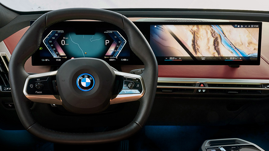 BMW Curved Display exibindo o BMW Maps e o Assistente Pessoal Inteligente BMW, no BMW iDrive BMW Curved Display exibindo o BMW Maps e o Assistente Pessoal Inteligente BMW, no BMW iDrive