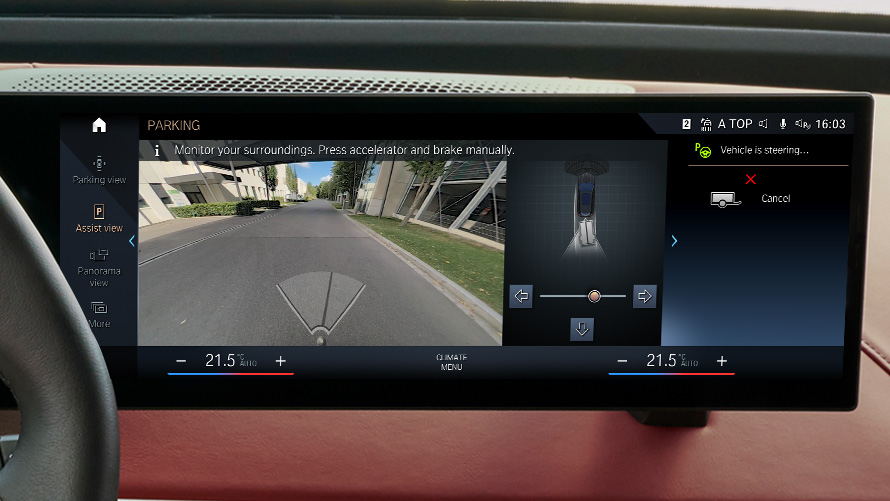 Display de instrumentos com assistente de reboque. Display de instrumentos, em close-up, do ponto de vista do motorista com o assistente de reboque.