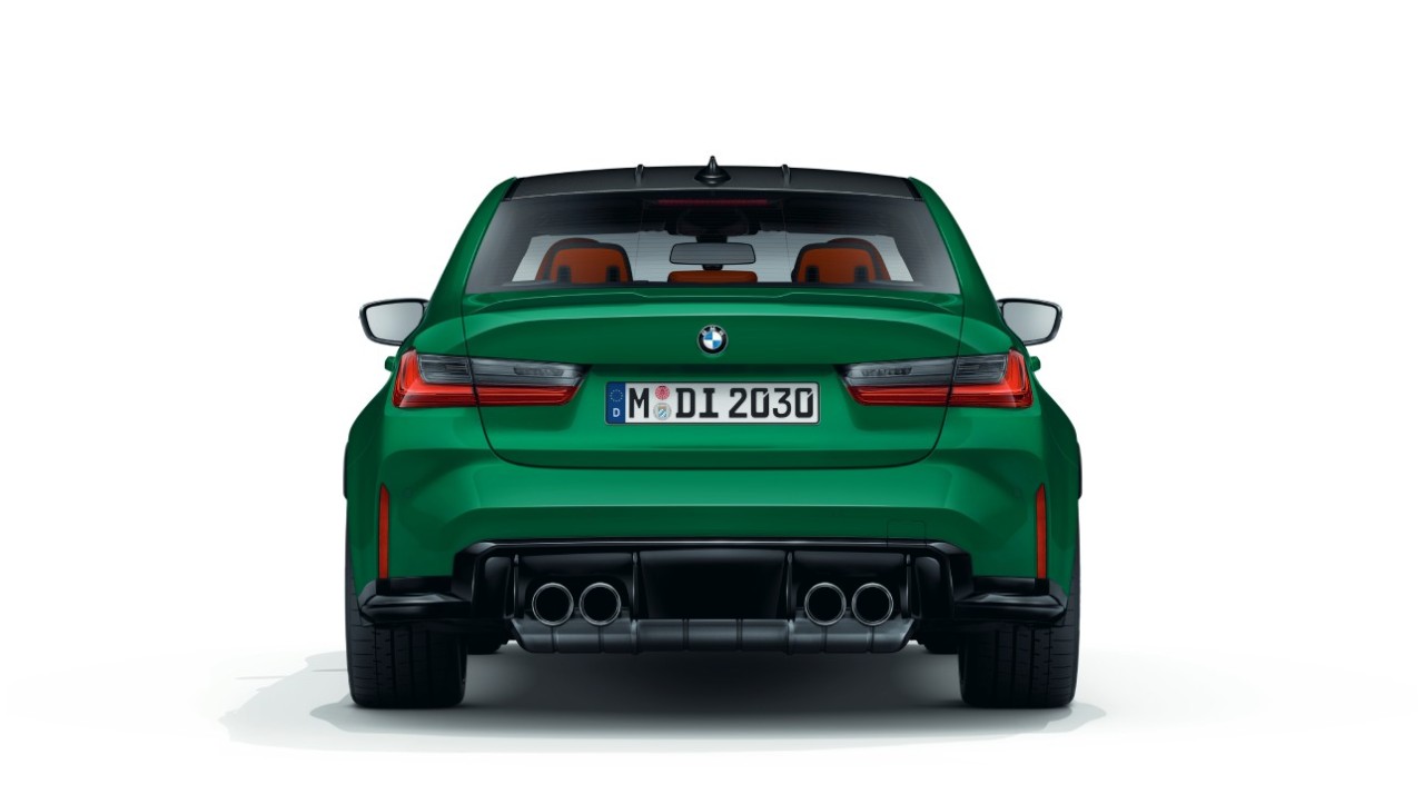 BMW M3 Competition, G80, 2020, cor exterior branco Frozen Brilliant metalizada, vista traseira