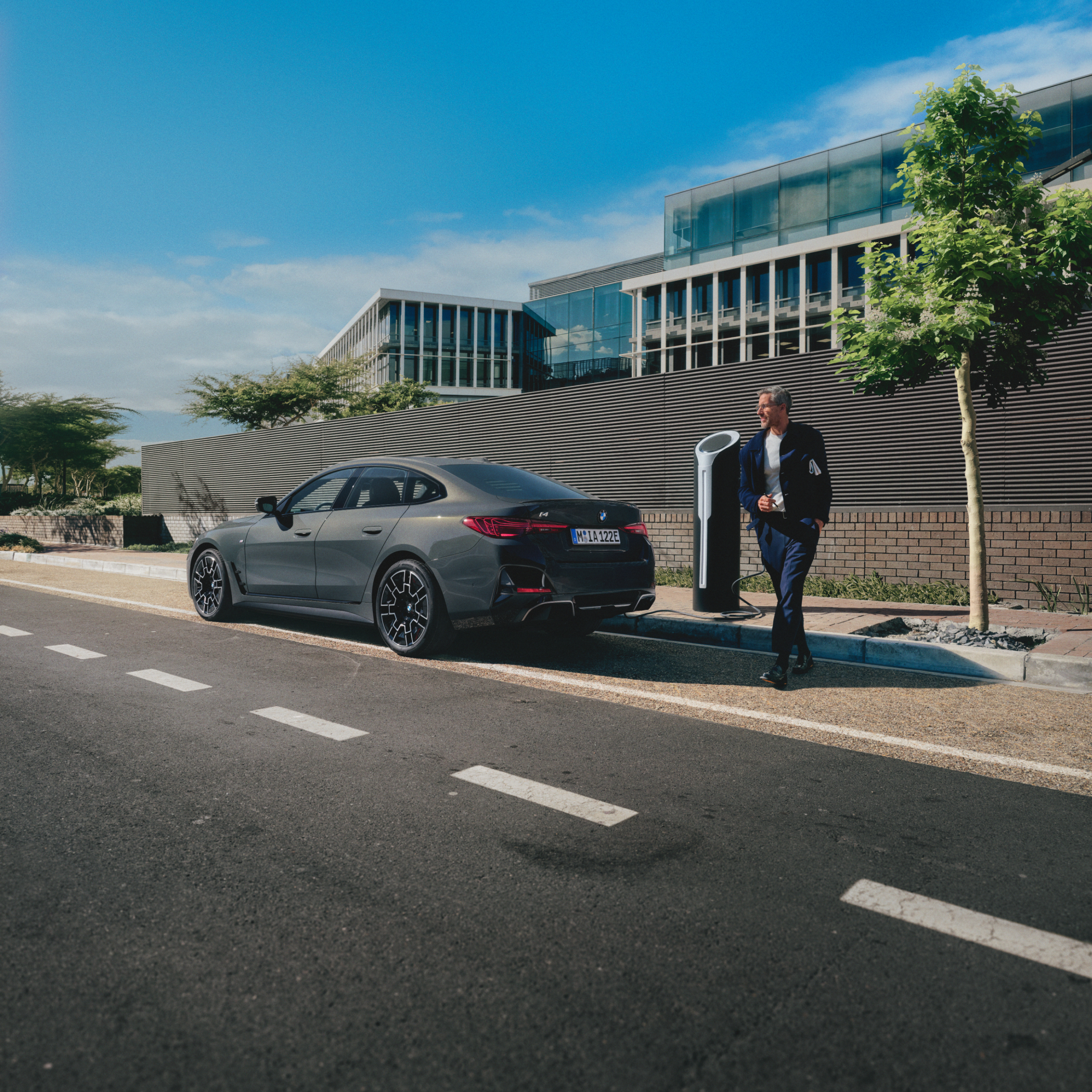 Carros elétricos BMW, Informações sobre estações de carregamento.