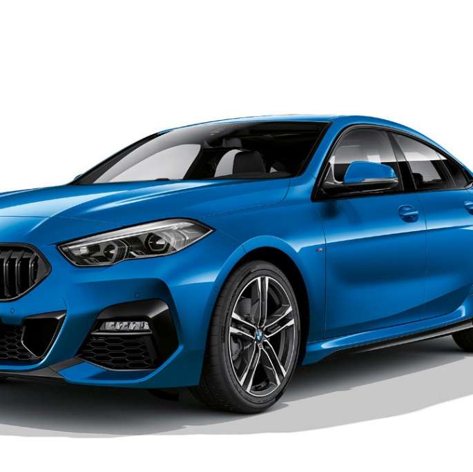 Rodas de liga leve M, BMW Série 2 Gran Coupé, Modelo M Sport em Azul Misano metálico, F44, visão frontal de três quartos